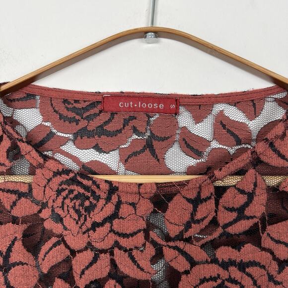 Cut Loose Womens Tunic Top SMALL Dark Pink Rose Floral Lace Sheer Pullover - Picture 2 of 7